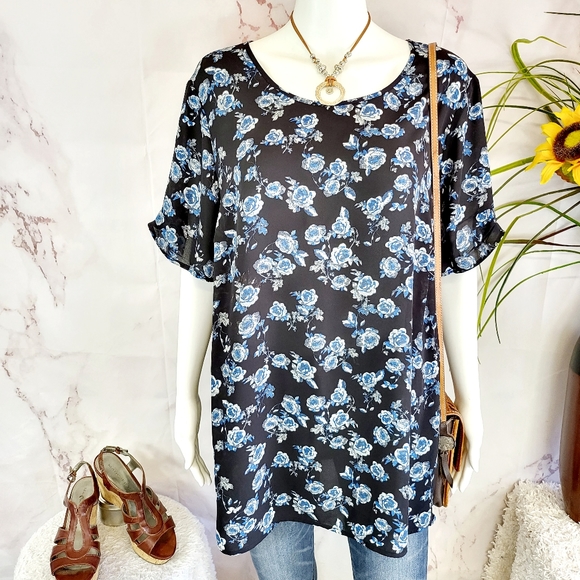 Anthropologie Tops - Anthropologie DR2 Daniel Rainn pretty floral print blouse